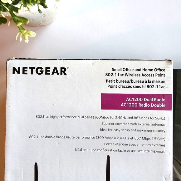 NETGEAR Wireless Desktop Access Point (WAC104) - WiFi Dual-Band AC1200 Speed - Picture 9 of 14
